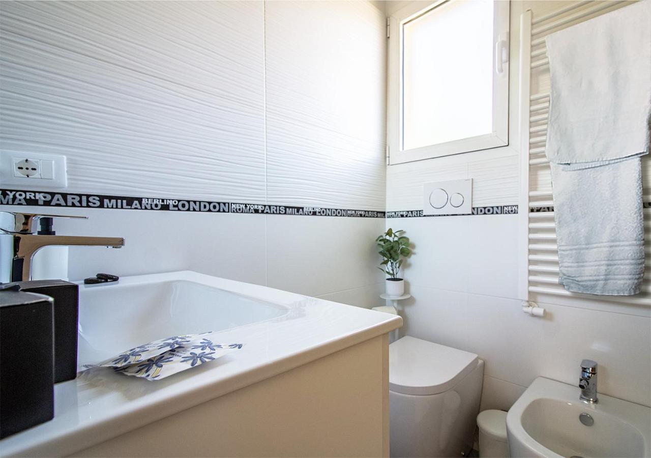 Athena Rooms - Parcheggio Privato Bologna Exterior photo